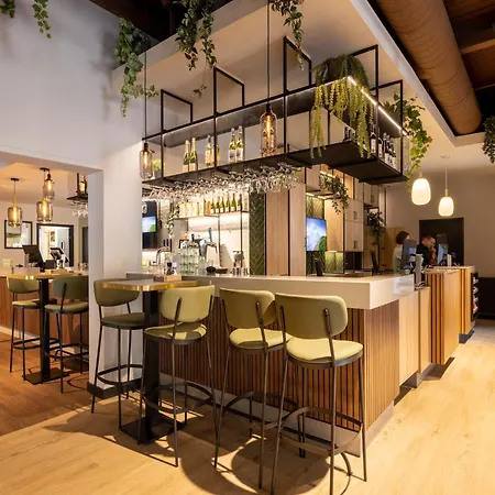 With A Dishwasher, In A Car-free Park Chalet *